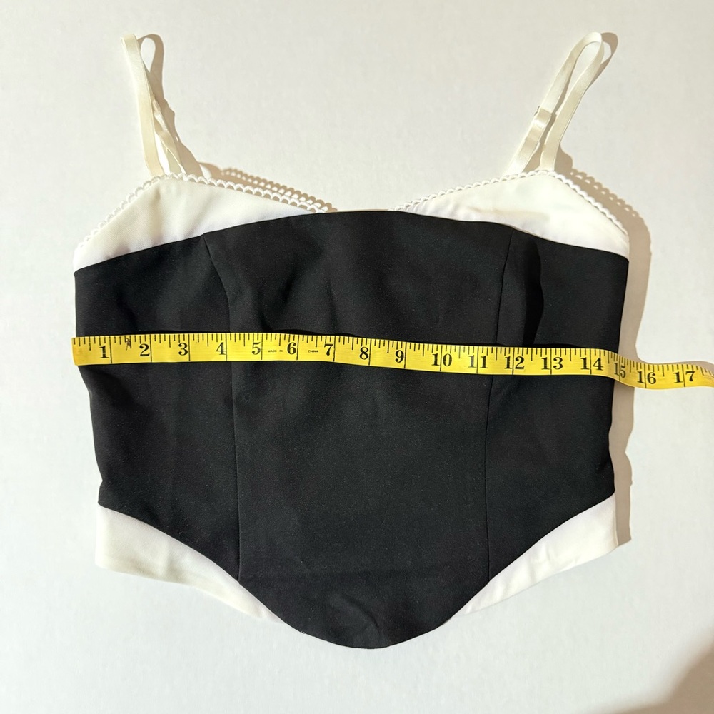 White Fox Sz M Black White Bustier Corset Style Cropped Back Zip Stretch Top - Picture 2 of 6